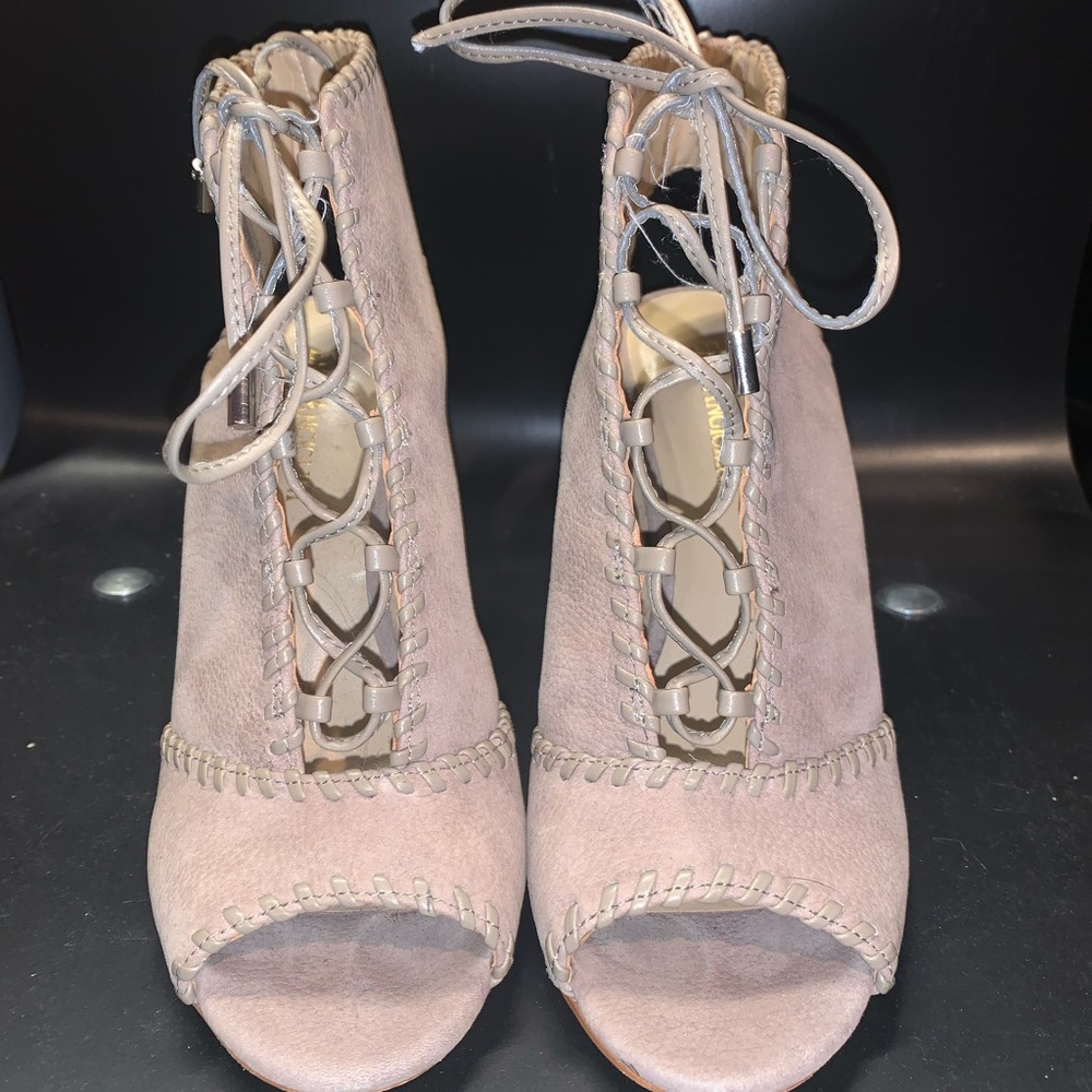 All crossed up heel